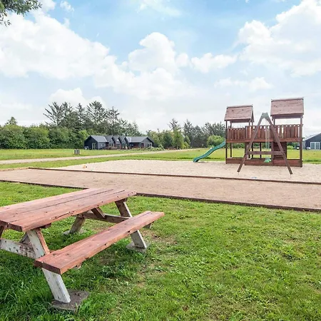 10 Person In Ansager-by Traum Ansager