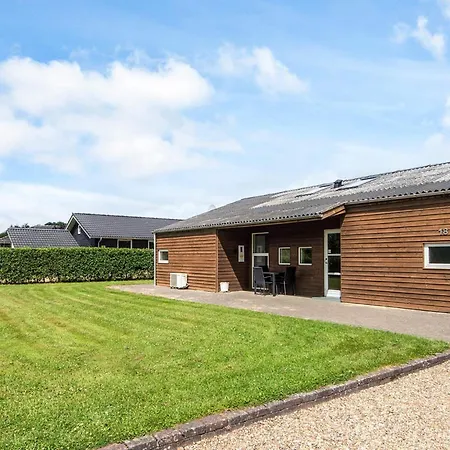 10 Person In Ansager-by Traum *