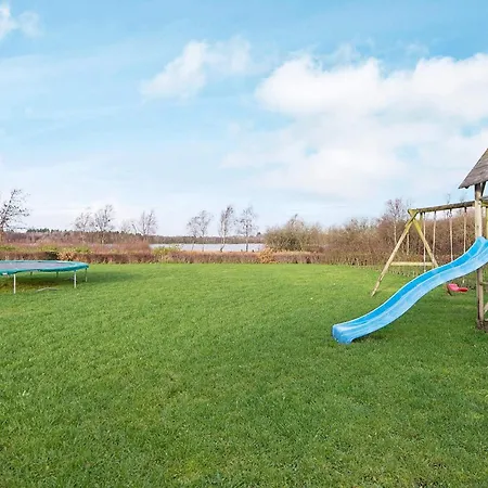 10 Person In Ansager-by Traum Ansager